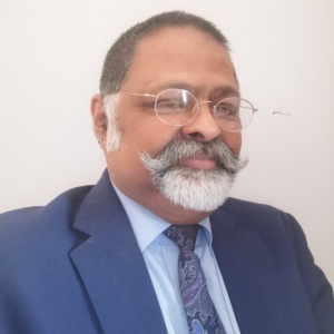Balakrishna Gopinath, ″Yathum Oore Yavarum Kelir″ 'Every place is my home town; Everyone my kith and kin' Balakrishna Gopinath, ″Yathum Oore Yavarum Kelir″ 'Every place is my home town; Everyone my kith and kin'